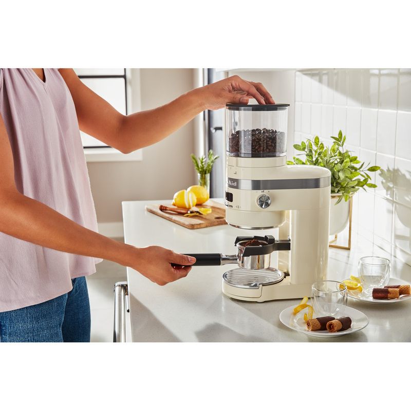 Kitchenaid Coffee grinder 5KCG8433BAC Almond Cream Lifestyle 3