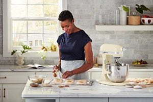 Kitchenaid Food processor 5KSM70SHXBAC Almond cream Lifestyle
