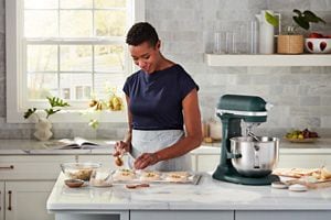 Kitchenaid Food processor 5KSM70SHXBPP Pebbled Palm Lifestyle