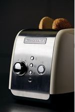 Kitchenaid Toaster 5KMT221BAC Almond cream Lifestyle Detail
