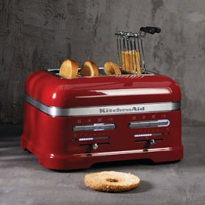 Kitchenaid Toaster 5KMT4205BCA Candy apple Lifestyle